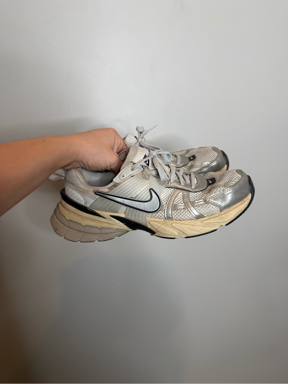 Nike V2K Run Womens 9 Summit White Metallic Silver Y2K Chunky Sneakers Shoes